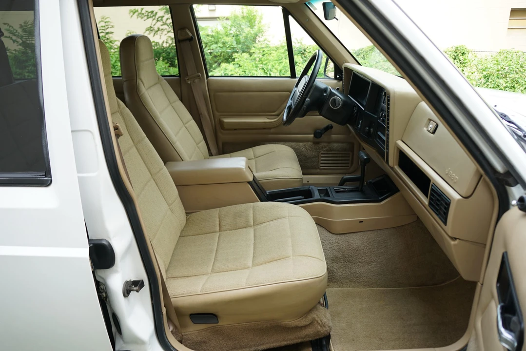 1995 Jeep XJ Cherokee - Image 24 of 31