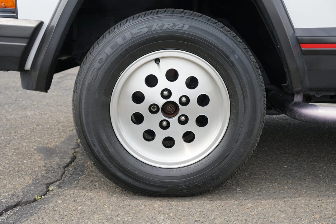 1995 Jeep XJ Cherokee - Image 17 of 31