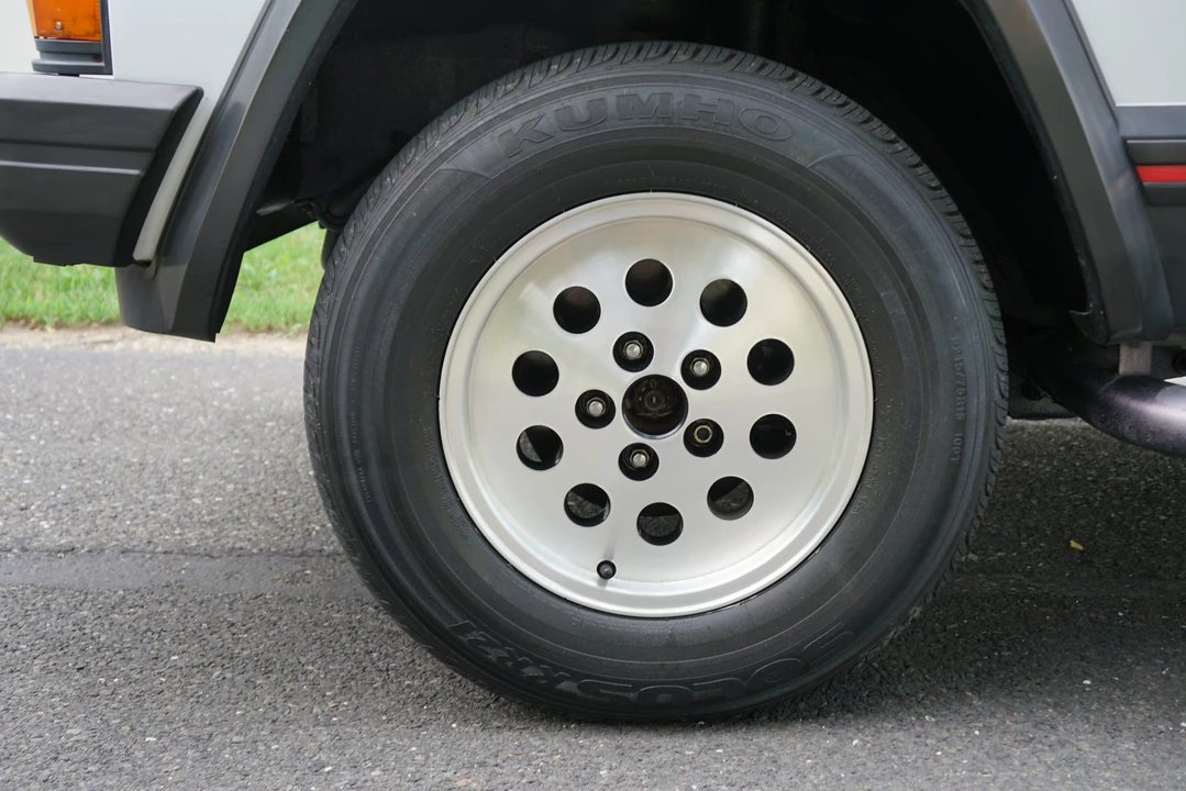 1995 Jeep XJ Cherokee - Image 16 of 31
