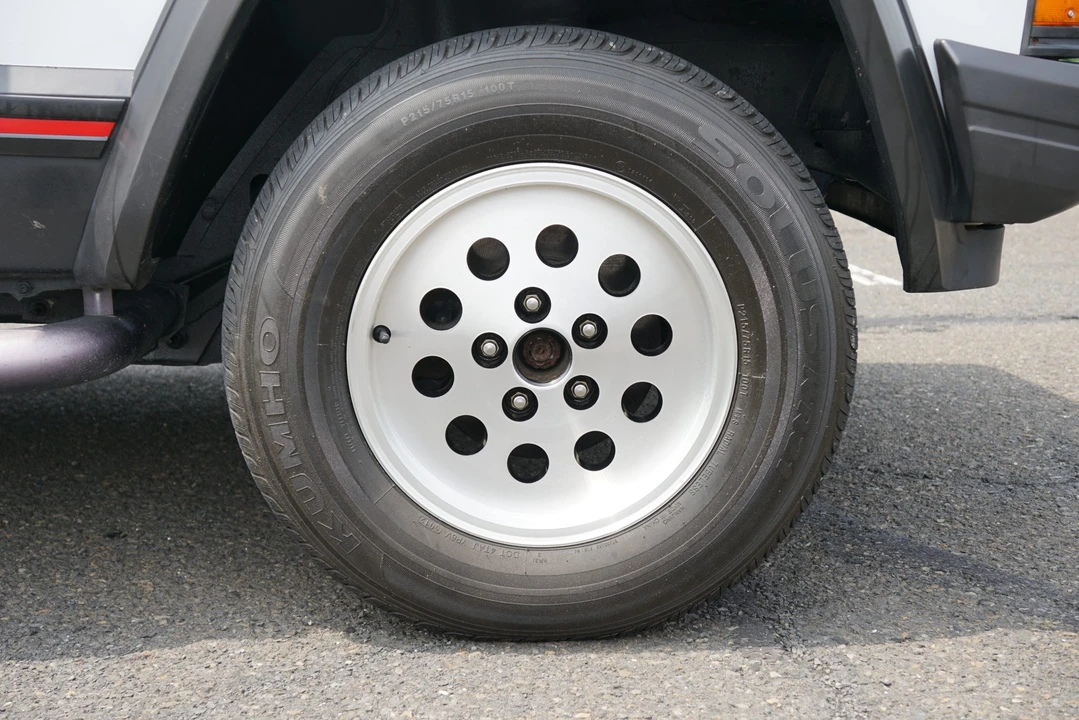 1995 Jeep XJ Cherokee - Image 19 of 31