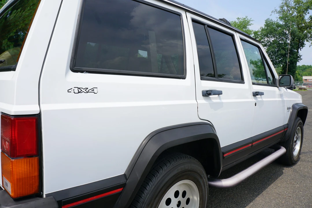 1995 Jeep XJ Cherokee - Image 13 of 31