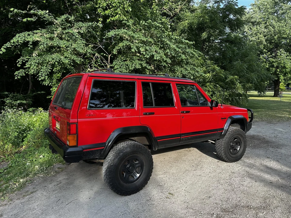 1995 Jeep XJ Cherokee - Image 13 of 31