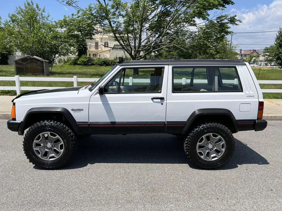1995 Jeep XJ Cherokee - Image 11 of 31
