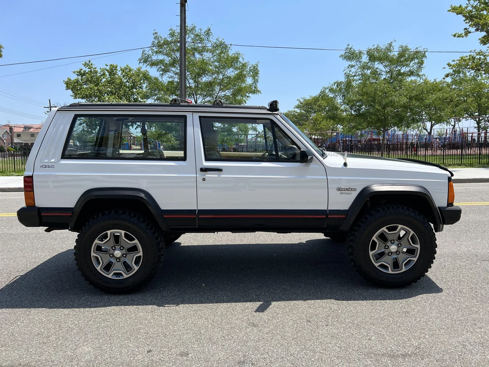 1995 Jeep XJ Cherokee - Image 16 of 31