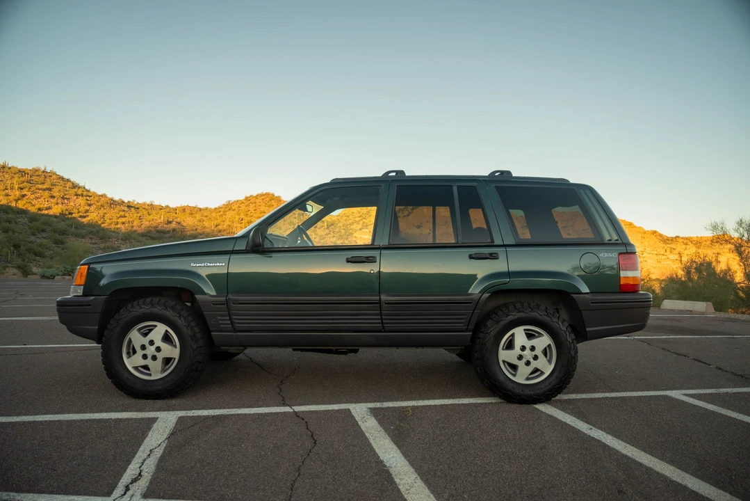 1995 Jeep XJ Cherokee - Image 10 of 31