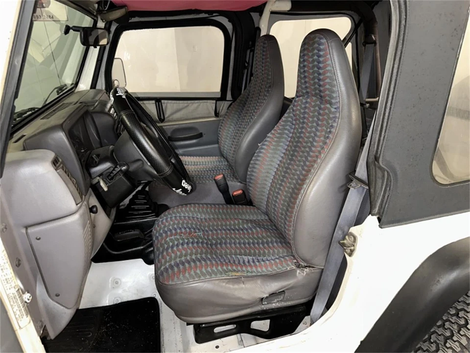 1995 Jeep YJ Wrangler - Image 19 of 31