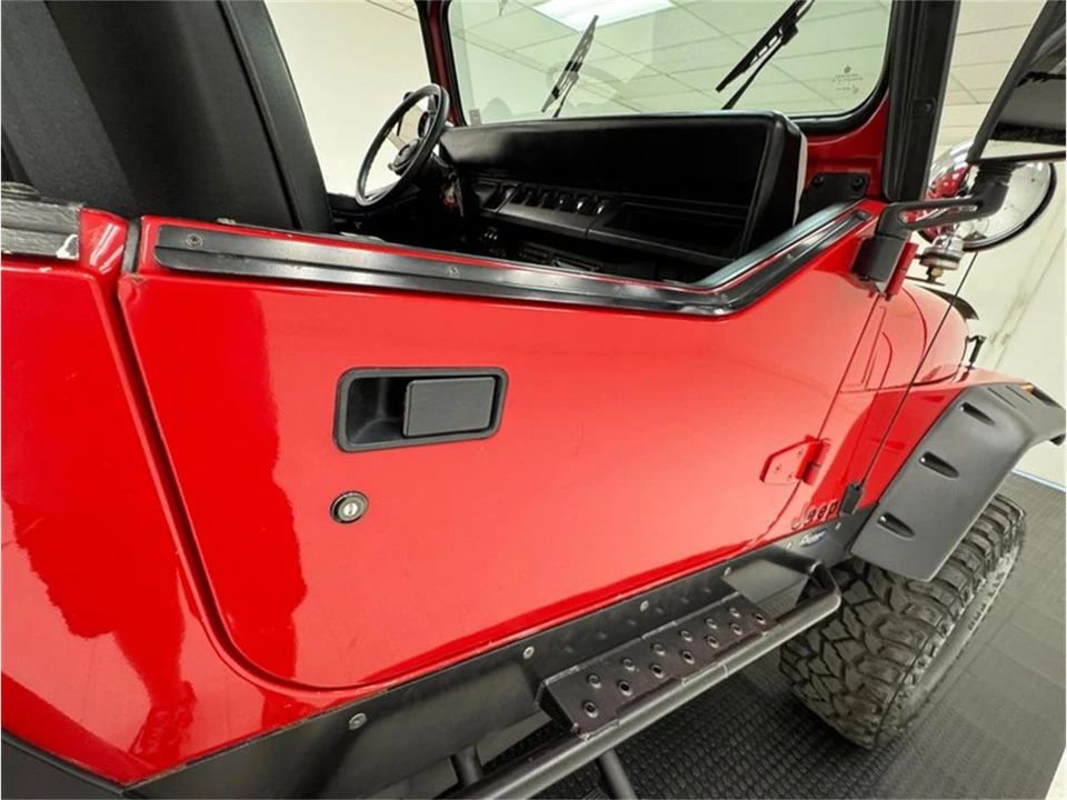 1995 Jeep YJ Wrangler - Image 23 of 31