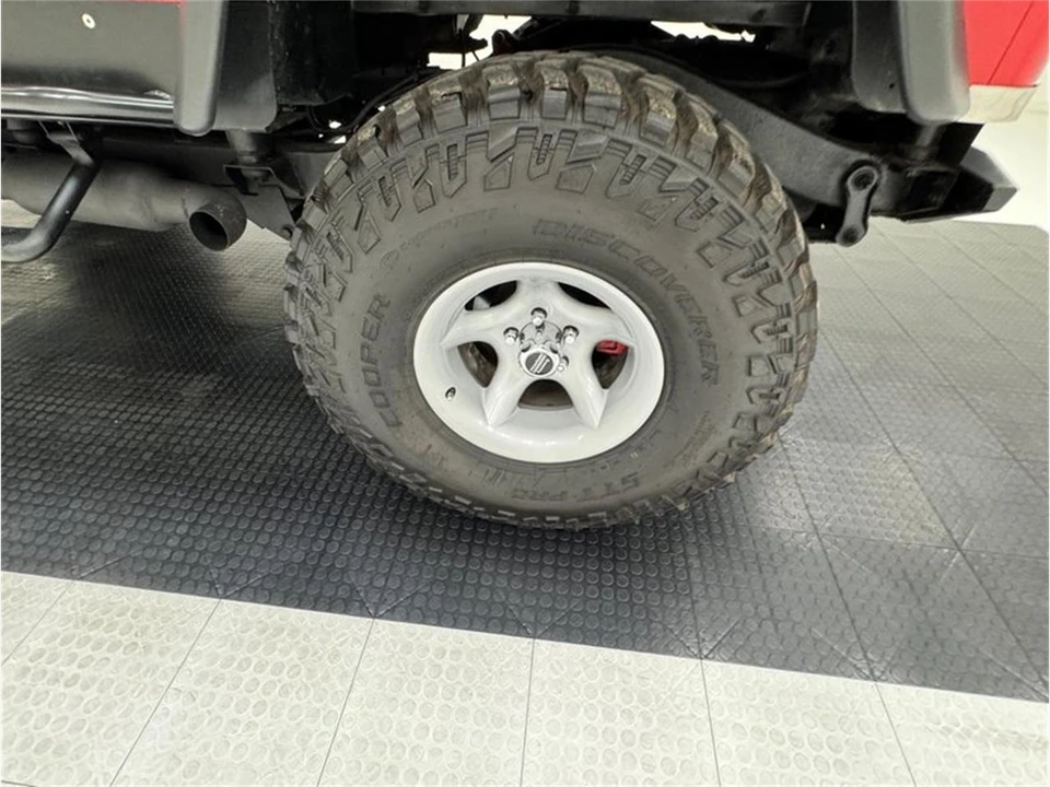 1995 Jeep YJ Wrangler - Image 19 of 31