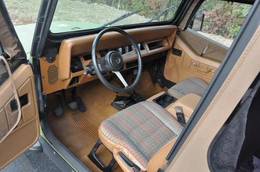 1995 Jeep YJ Wrangler - Image 4 of 12