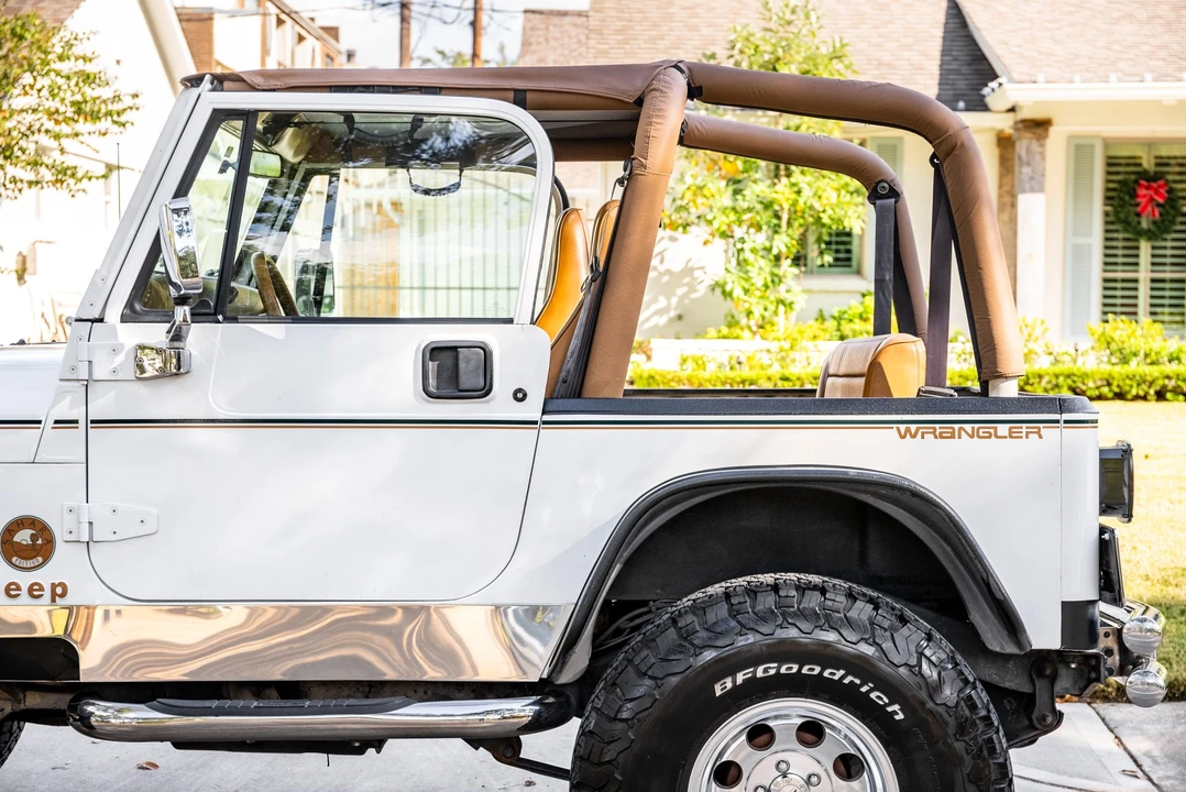 1995 Jeep YJ Wrangler - Image 11 of 31