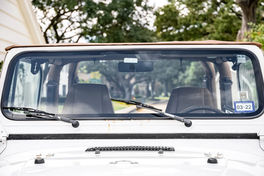 1995 Jeep YJ Wrangler - Image 15 of 31
