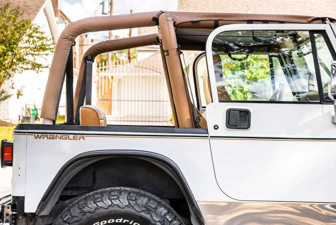 1995 Jeep YJ Wrangler - Image 13 of 31