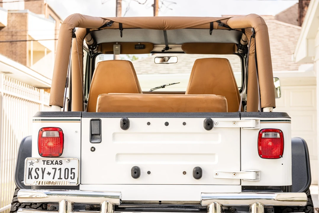 1995 Jeep YJ Wrangler - Image 12 of 31