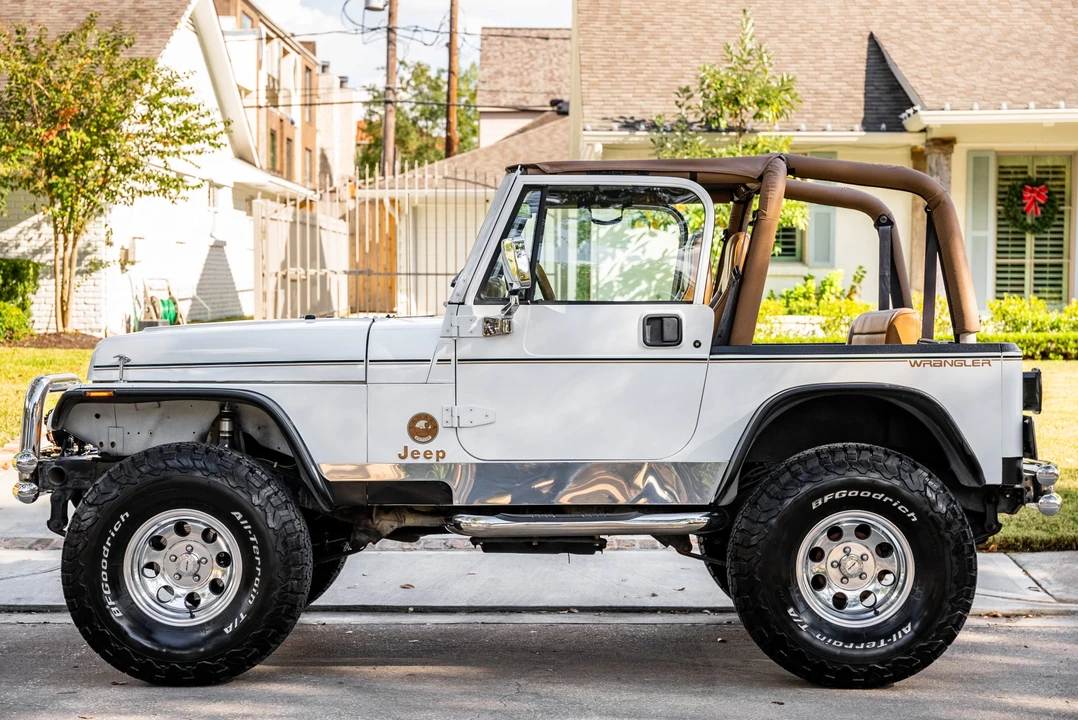 1995 Jeep YJ Wrangler - Image 3 of 31