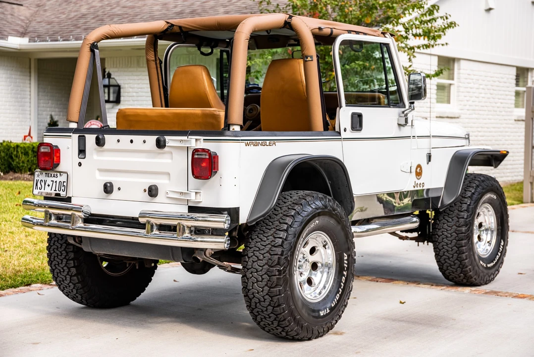 1995 Jeep YJ Wrangler - Image 7 of 31