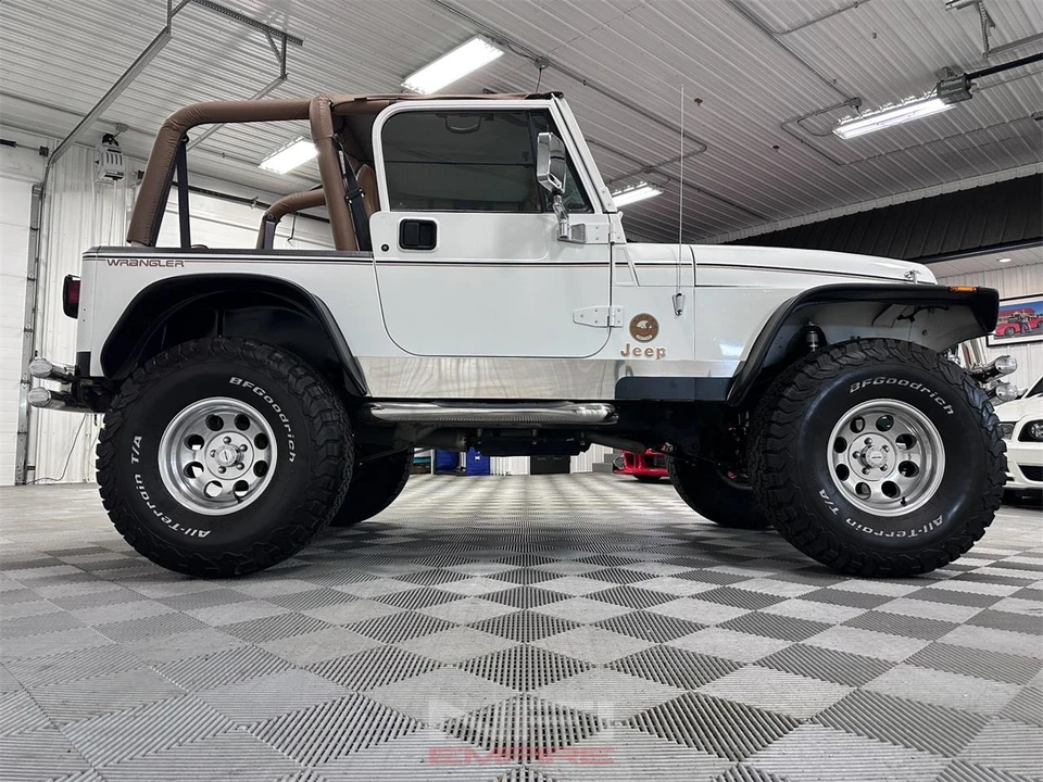 1995 Jeep YJ Wrangler - Image 17 of 31