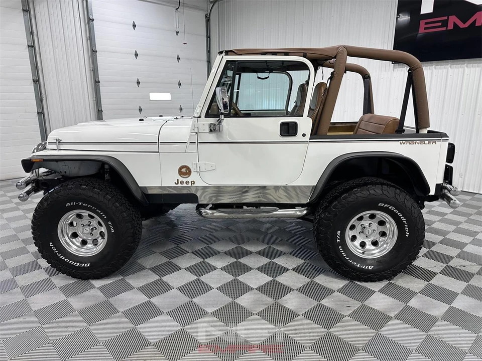 1995 Jeep YJ Wrangler - Image 2 of 31