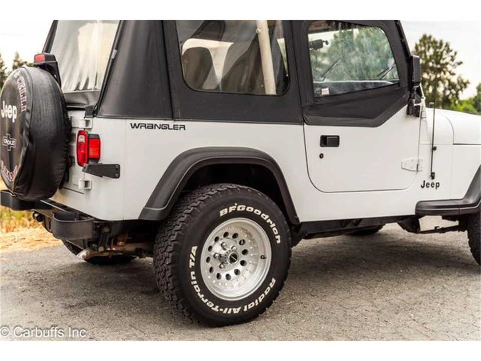 1995 Jeep YJ Wrangler - Image 21 of 31