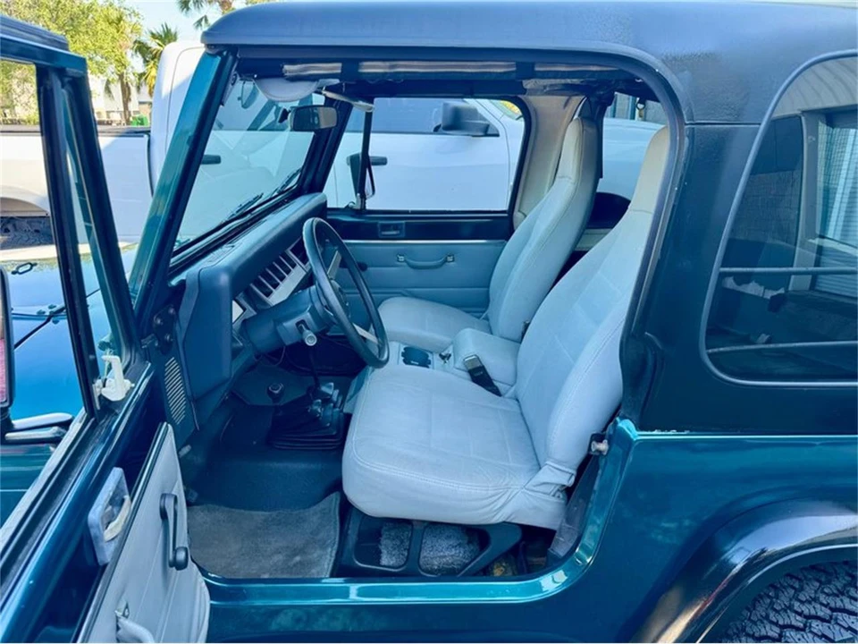 1995 Jeep YJ Wrangler - Image 4 of 31