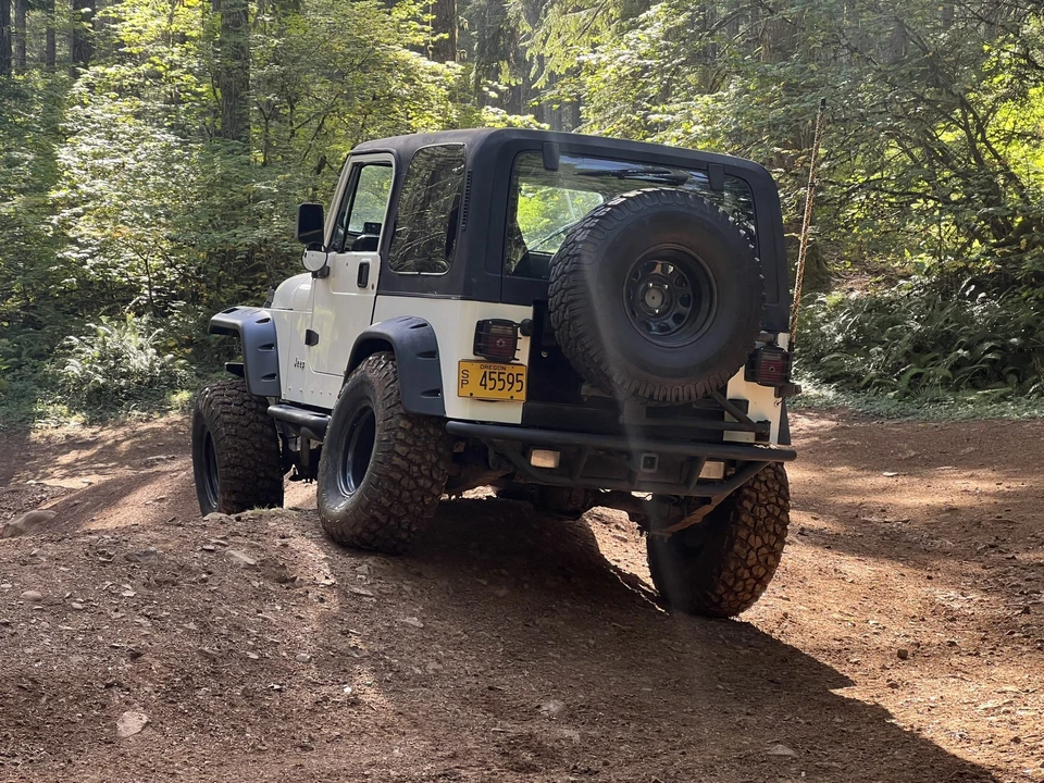 1995 Jeep YJ Wrangler - Image 24 of 31