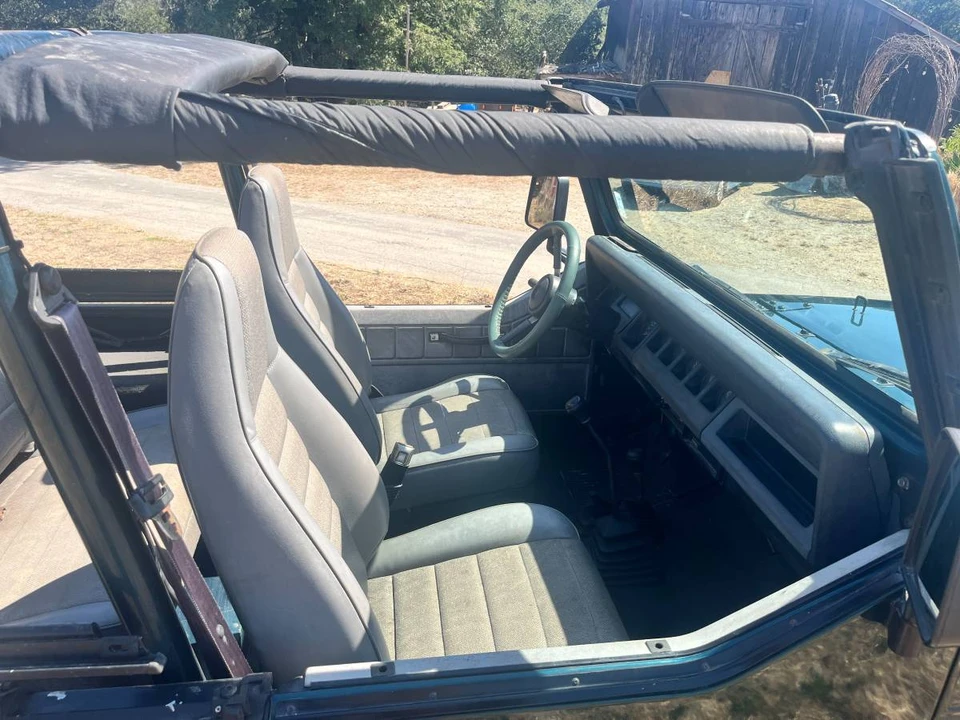 1995 Jeep YJ Wrangler - Image 5 of 12