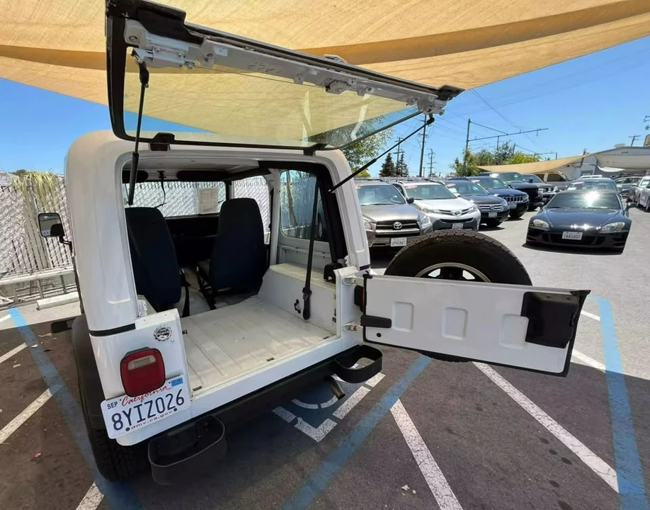 1995 Jeep YJ Wrangler - Image 15 of 18
