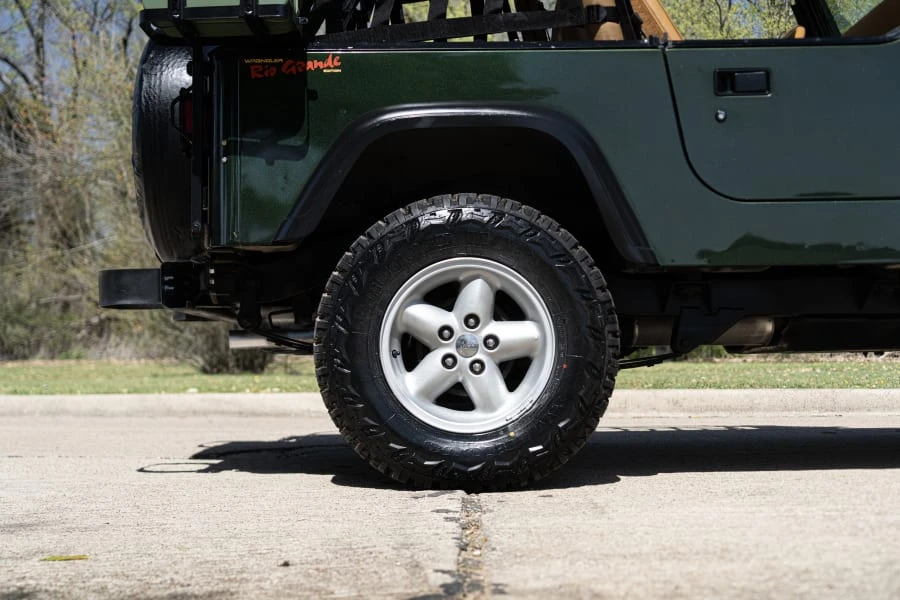 1995 Jeep YJ Wrangler - Image 15 of 31