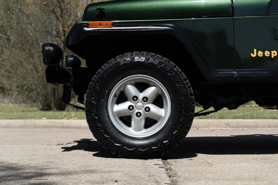 1995 Jeep YJ Wrangler - Image 27 of 31