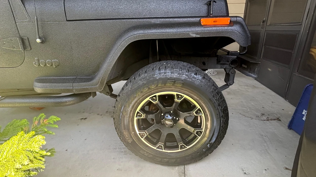 1995 Jeep YJ Wrangler - Image 26 of 31