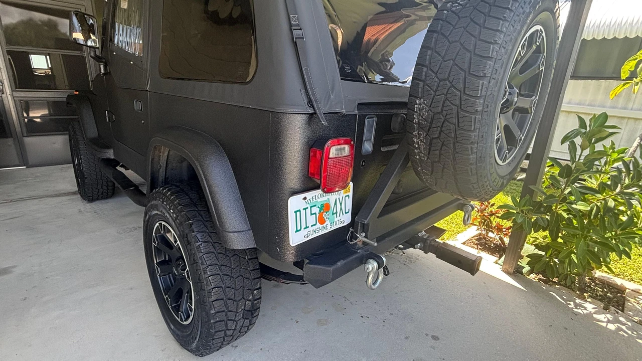 1995 Jeep YJ Wrangler - Image 18 of 31