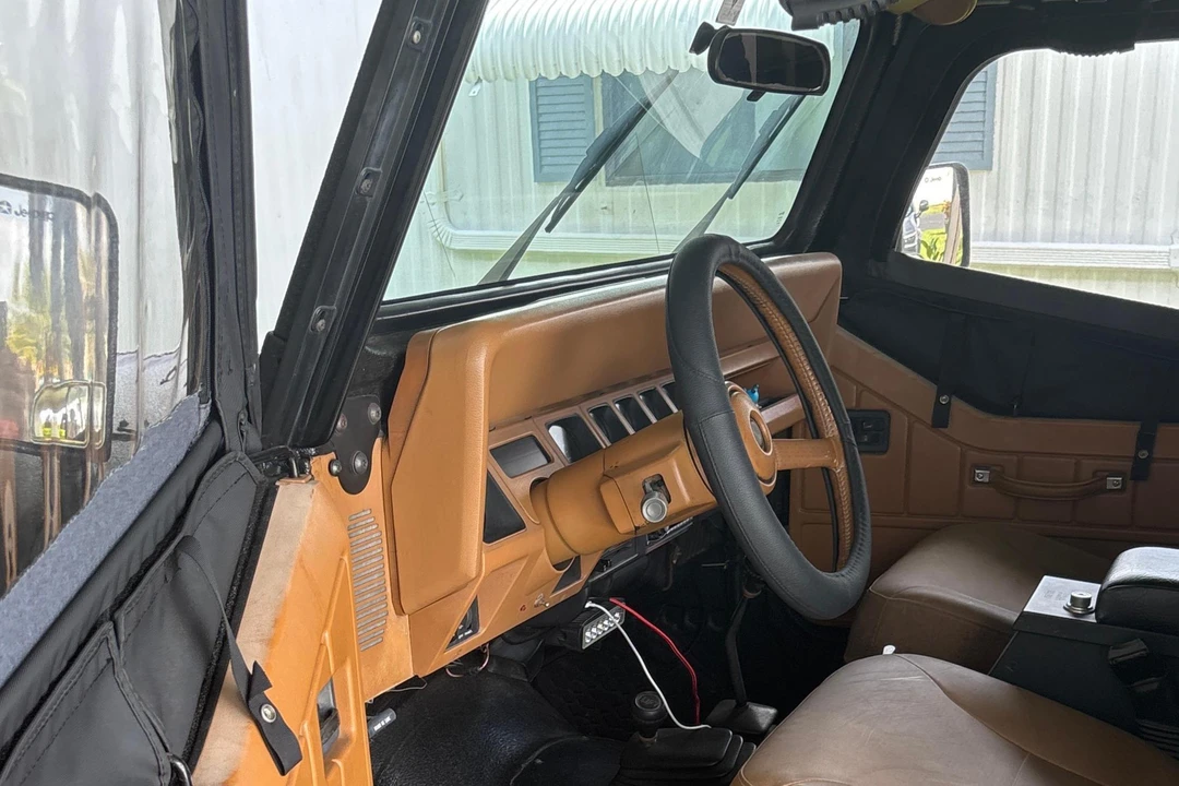1995 Jeep YJ Wrangler - Image 28 of 31