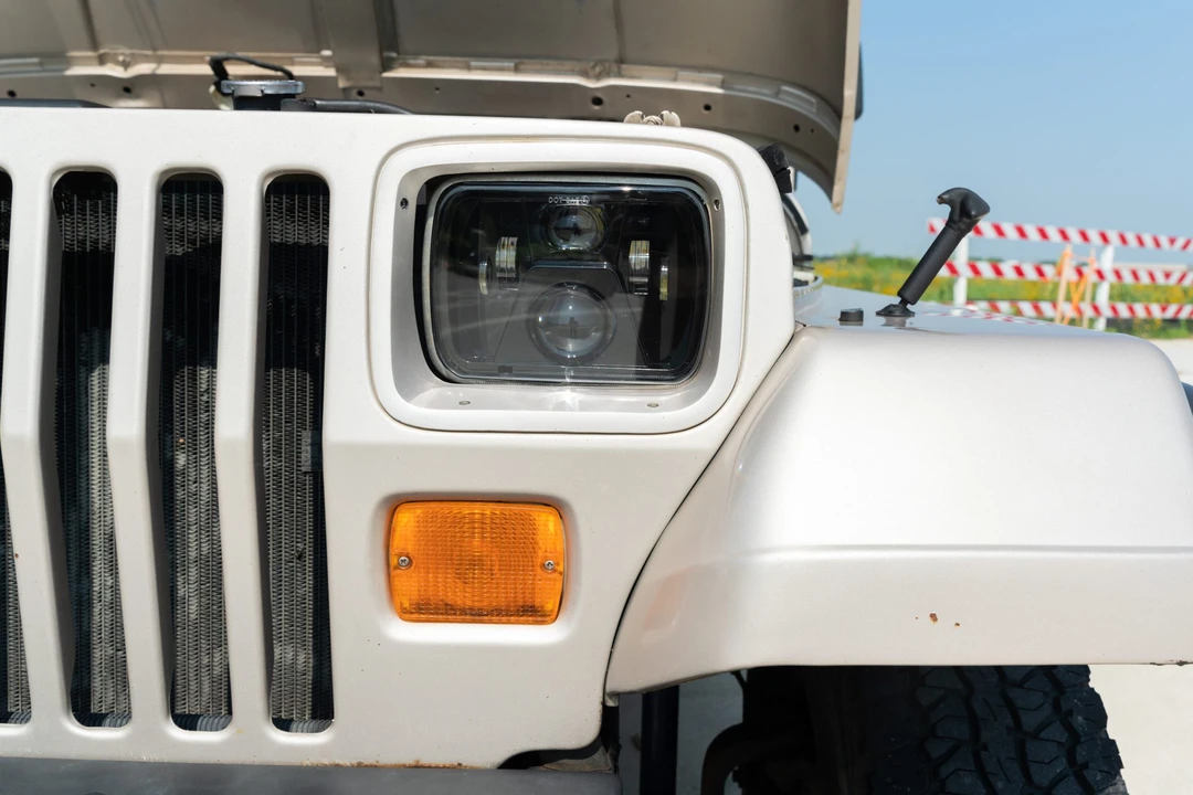 1995 Jeep YJ Wrangler - Image 18 of 31