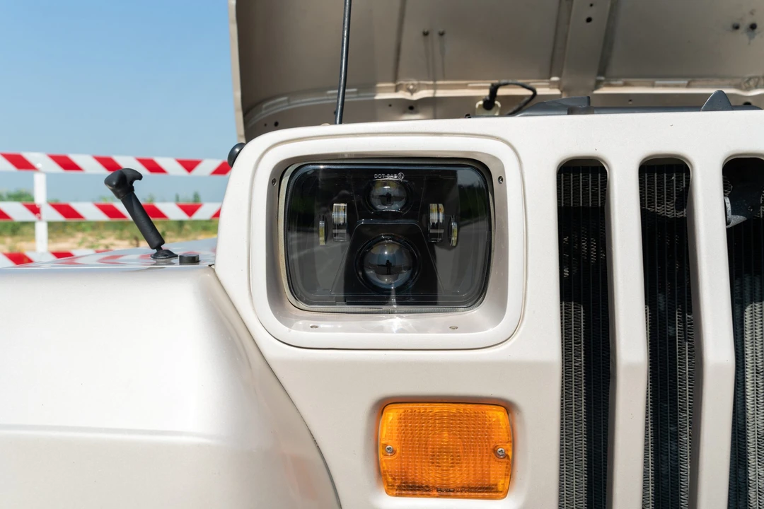 1995 Jeep YJ Wrangler - Image 17 of 31