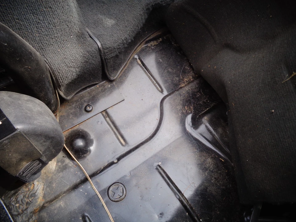 1995 Jeep YJ Wrangler - Image 10 of 18