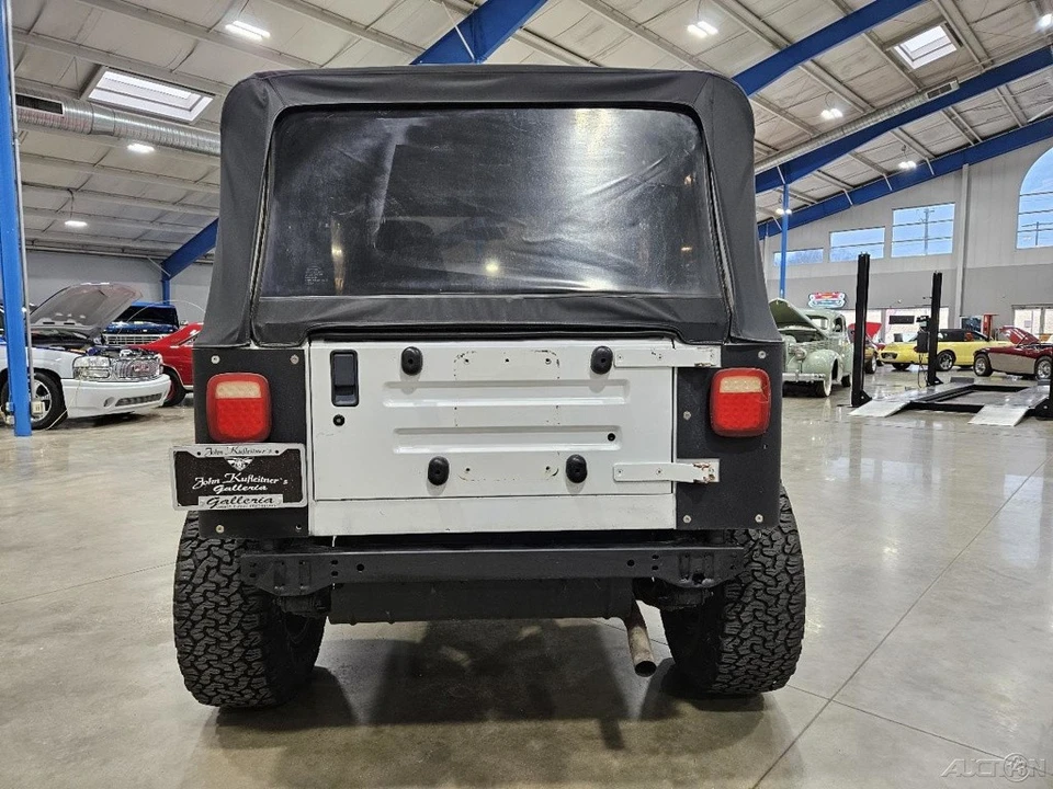 1995 Jeep YJ Wrangler - Image 6 of 19