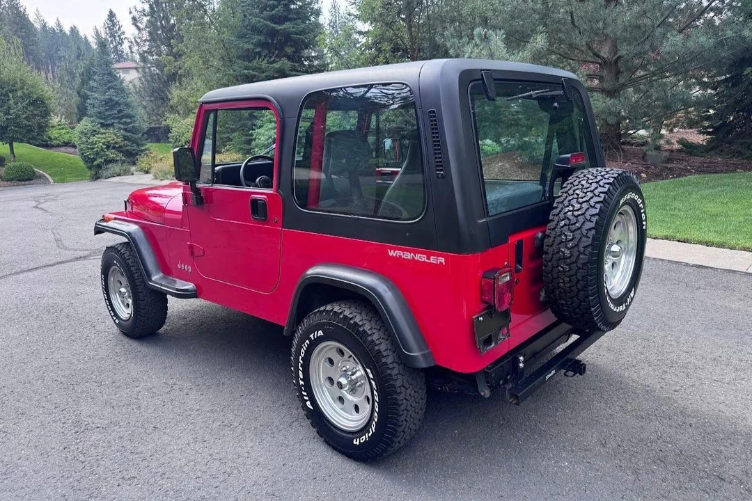 1995 Jeep YJ Wrangler - Image 4 of 31