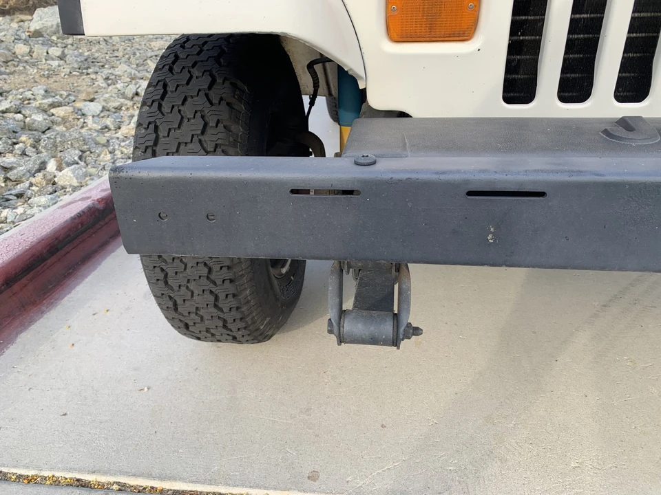 1995 Jeep YJ Wrangler - Image 25 of 31