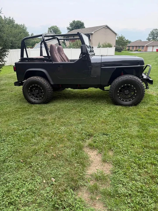 1995 Jeep YJ Wrangler - Image 5 of 12