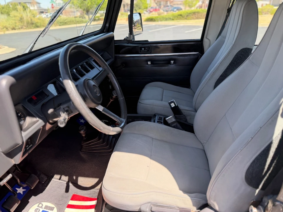 1995 Jeep YJ Wrangler - Image 19 of 28