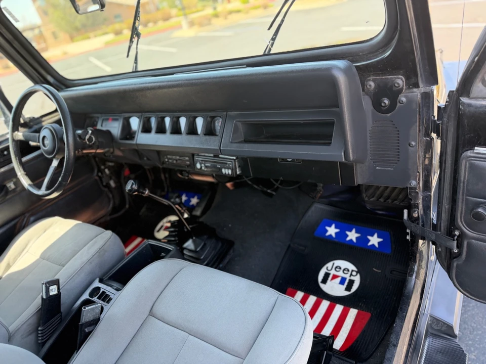 1995 Jeep YJ Wrangler - Image 12 of 28