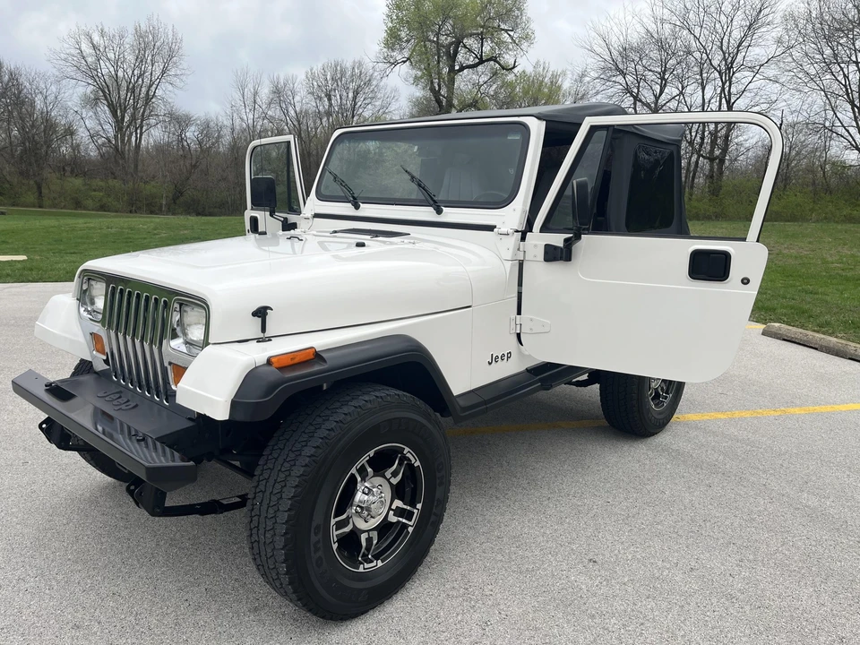1995 Jeep YJ Wrangler - Image 24 of 31