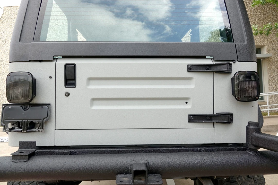 1995 Jeep YJ Wrangler - Image 27 of 31