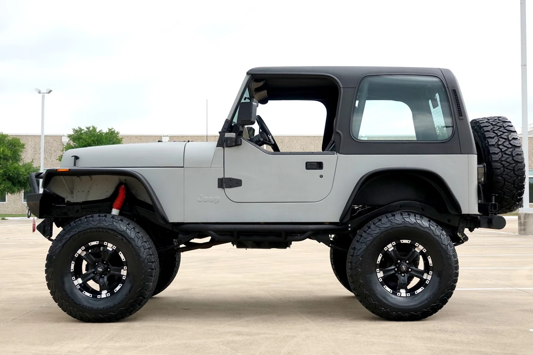 1995 Jeep YJ Wrangler - Image 4 of 31