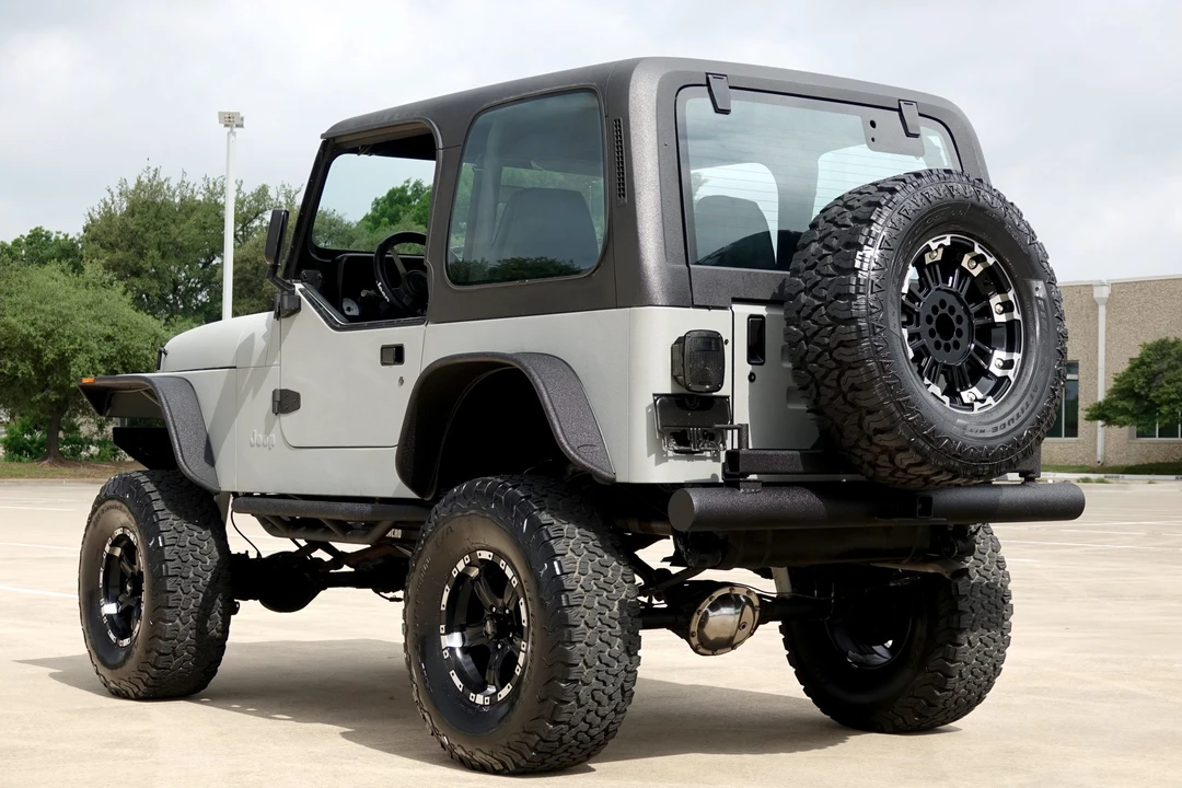 1995 Jeep YJ Wrangler - Image 7 of 31