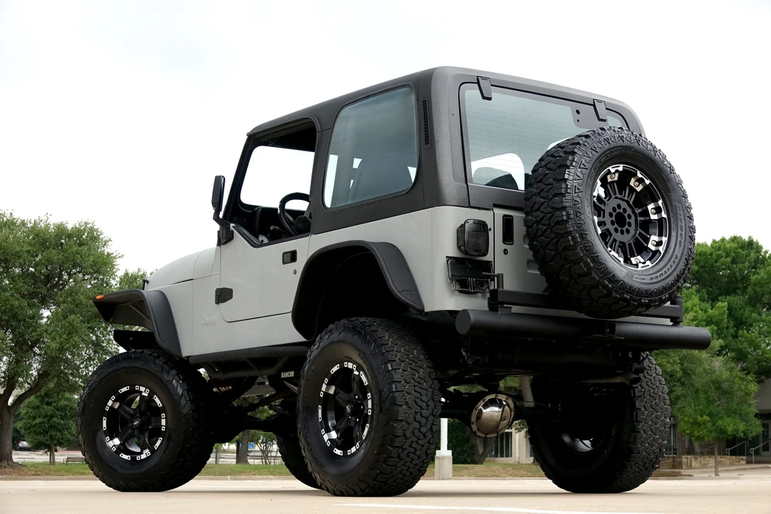 1995 Jeep YJ Wrangler - Image 6 of 31