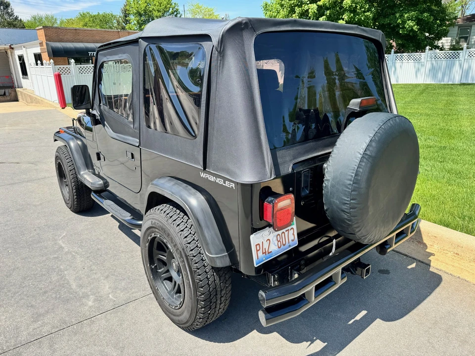 1995 Jeep YJ Wrangler - Image 5 of 31