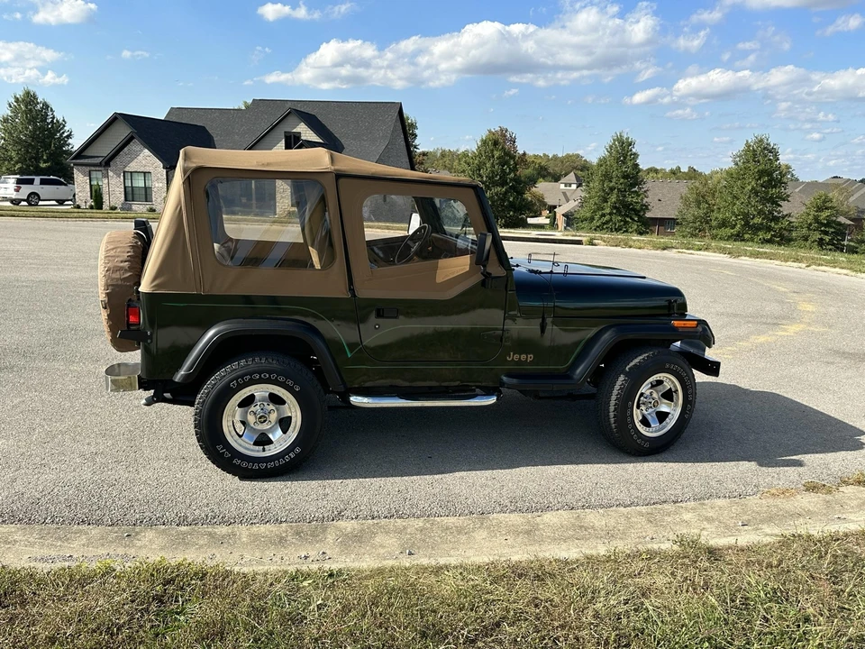 1995 Jeep YJ Wrangler - Image 9 of 31
