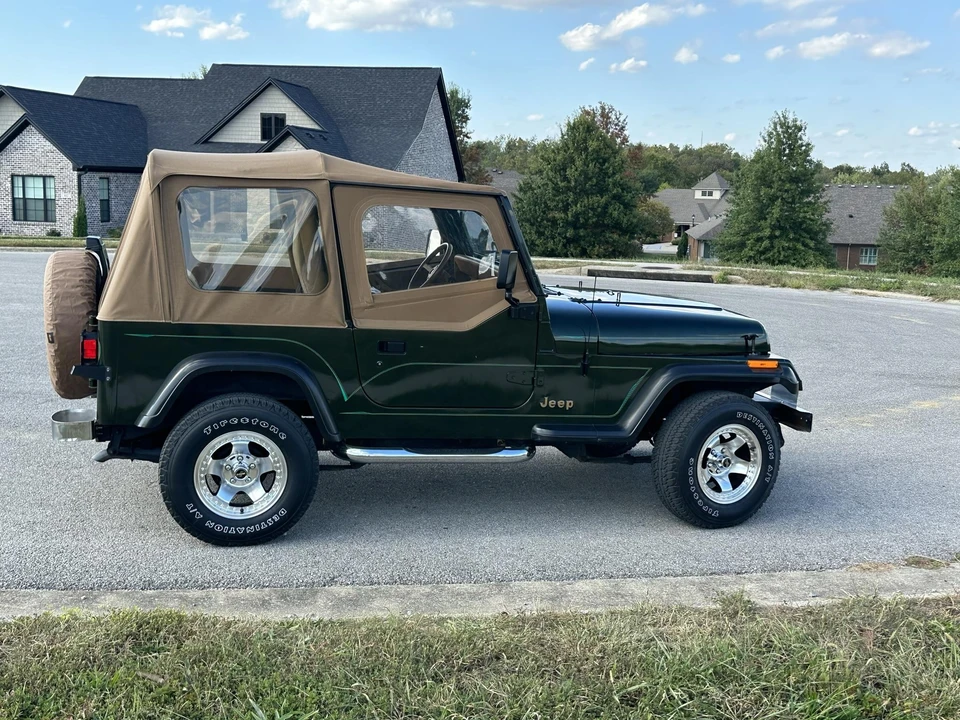 1995 Jeep YJ Wrangler - Image 8 of 31