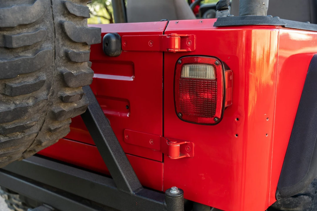 1995 Jeep YJ Wrangler - Image 21 of 31
