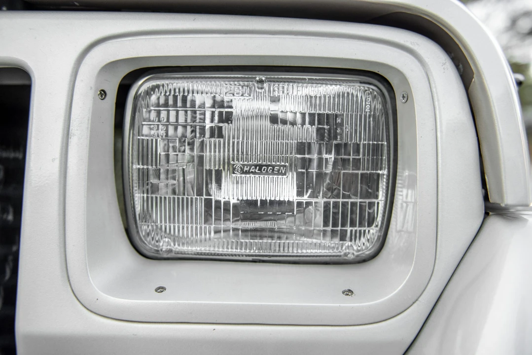 1995 Jeep YJ Wrangler - Image 17 of 31